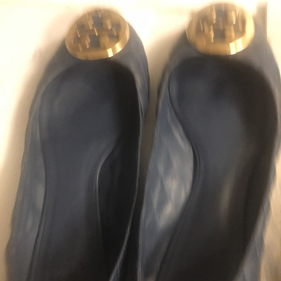 Tory Burch ladies 9-10 flats used!!!! Flip flops included - Picture 2 of 10